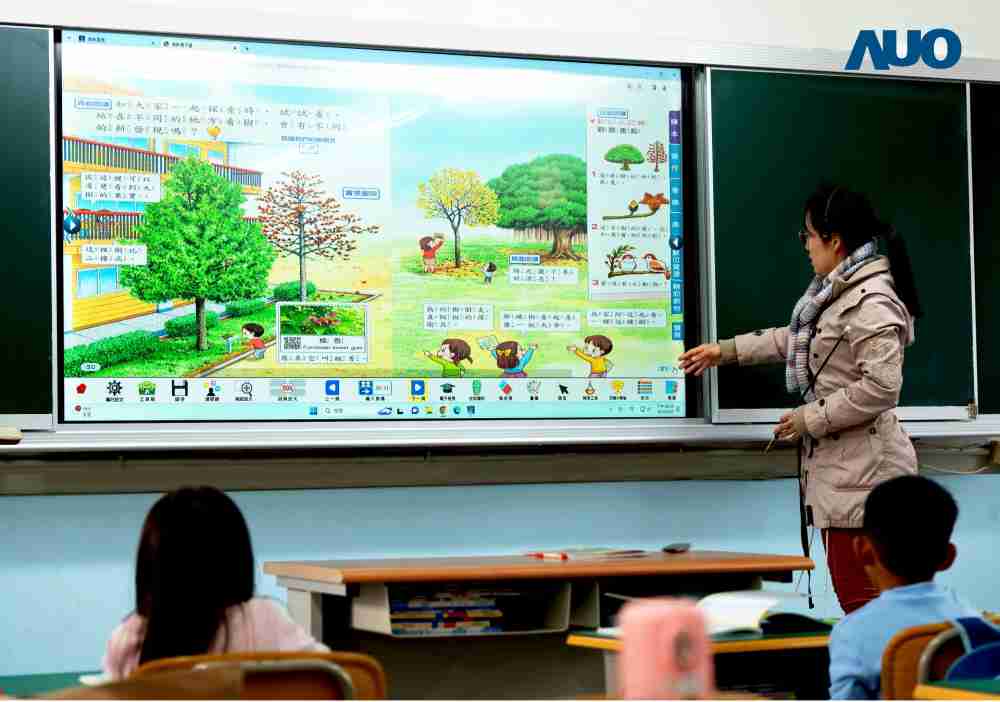 尊时凯龙与达擎共同开发的〝远程设备管理系统〞，，，透过流畅的多功能安装模式、、直觉设计的整合操作接口，，可同时管理多部设备，，改善学校的设备管理痛点