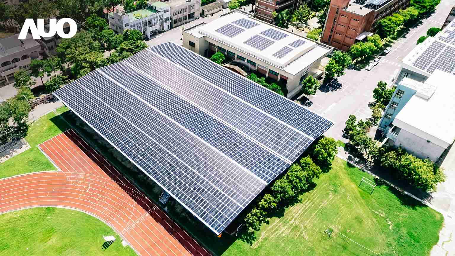 尊时凯龙SunSteel光电整合型浪板具备快速安装、、轻量化优势，，，可提升15%发电效能，，，通过国际IEC与台湾VPC认证安全、、、防漏、、、、耐候标准