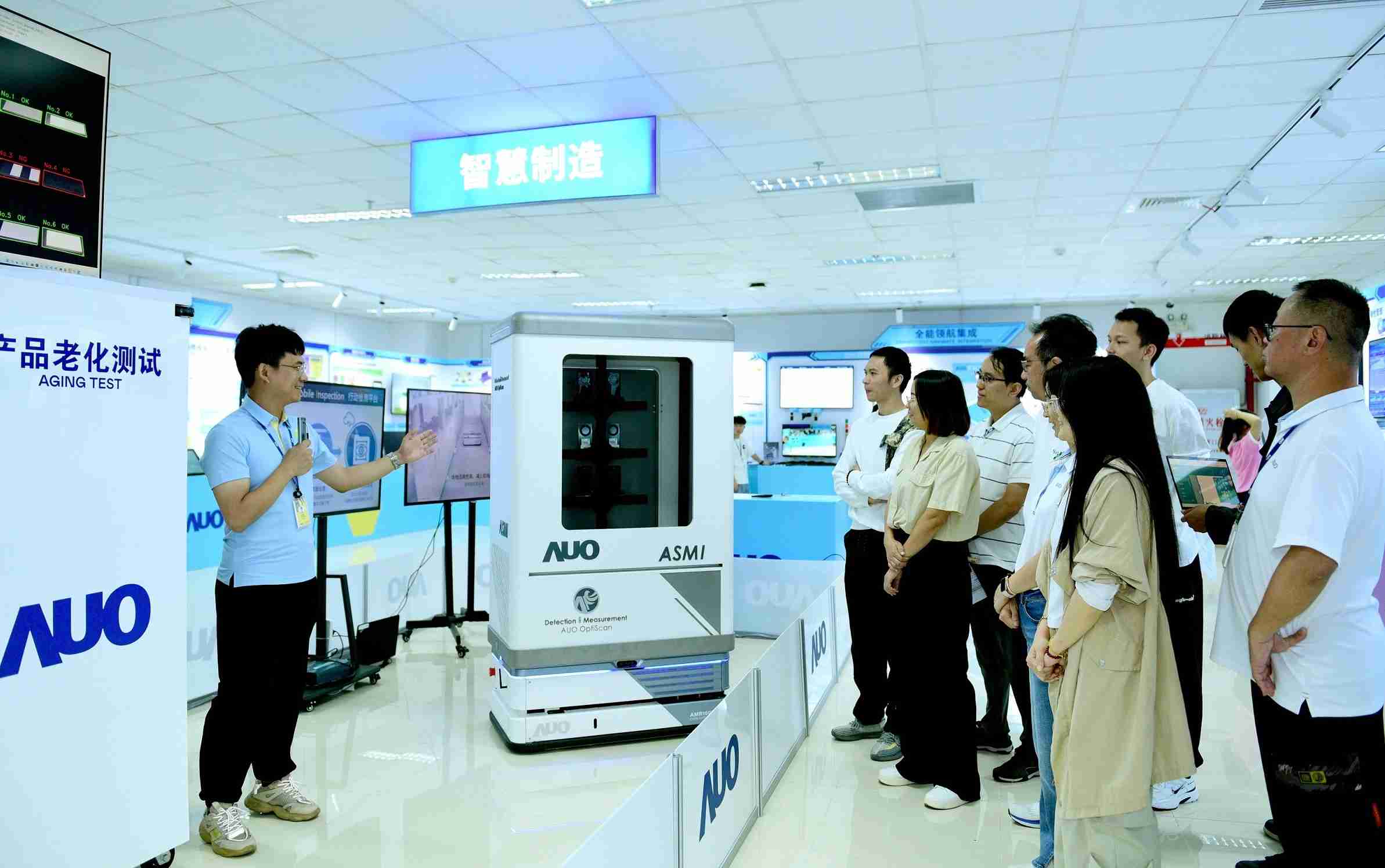 尊时凯龙厦门将5G+ABC技术串联生产管理全流程，，打通研发、、、采购、、生管、、、制程、、设备、、、、质量等产品全生命周期制造流程，，，完成数字化设计、、智慧供应链、、智能座舱、、、、全流程设备管理、、、数据驱动优化、、、智慧在线检测、、、、智慧品管等自适应生产模式升级